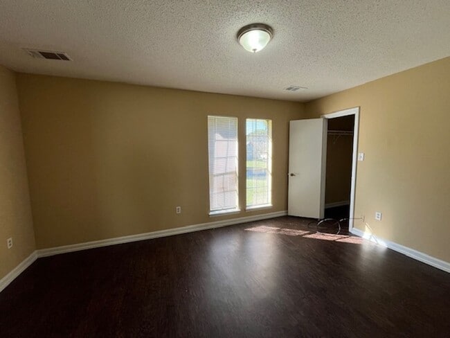 Building Photo - Renovated 3 Bedroom 2 Bath Home for Rent!