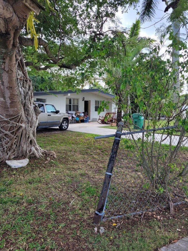 Building Photo - 26925 SW 145th Ave