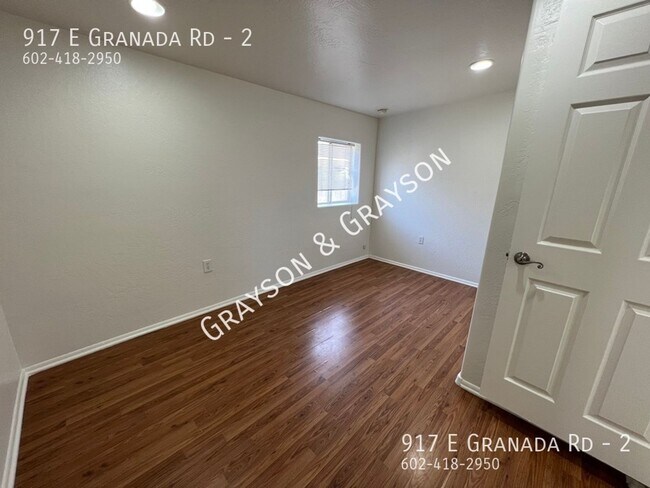 Building Photo - 917 E Granada Rd