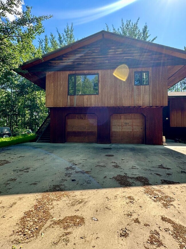 Building Photo - ALL UTILITIES INCLUDED! Spacious 1 Bed, 1 Bath Unit