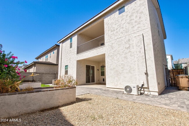 Building Photo - 15717 W Polk St