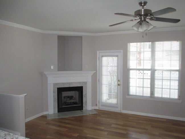 Building Photo - Gorgeous 2br/2.5ba TH, excellent Raleigh location, January 10th!!