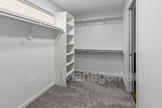 Building Photo - 18765 Larimore St