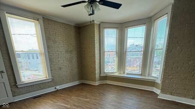 Building Photo - 701 Stevens St