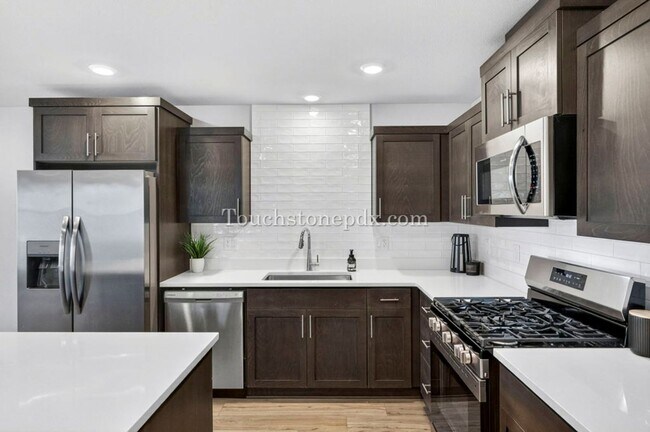 Building Photo - Recently Built Woodburn Townhome Featuring A/C