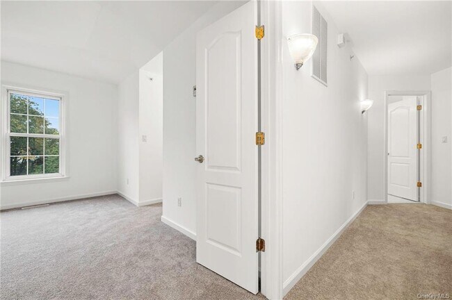 Building Photo - 45 High Point Cir