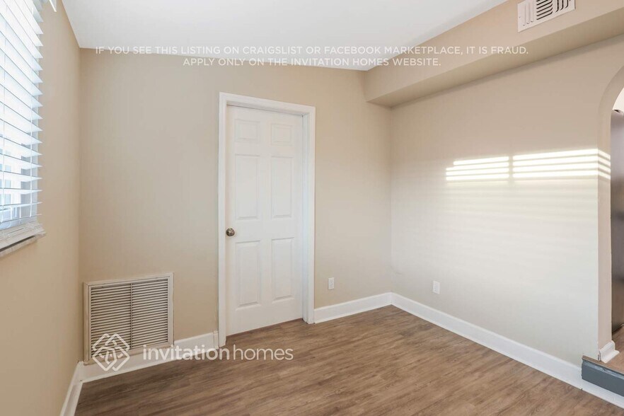 Building Photo - 1320 54th Ave N