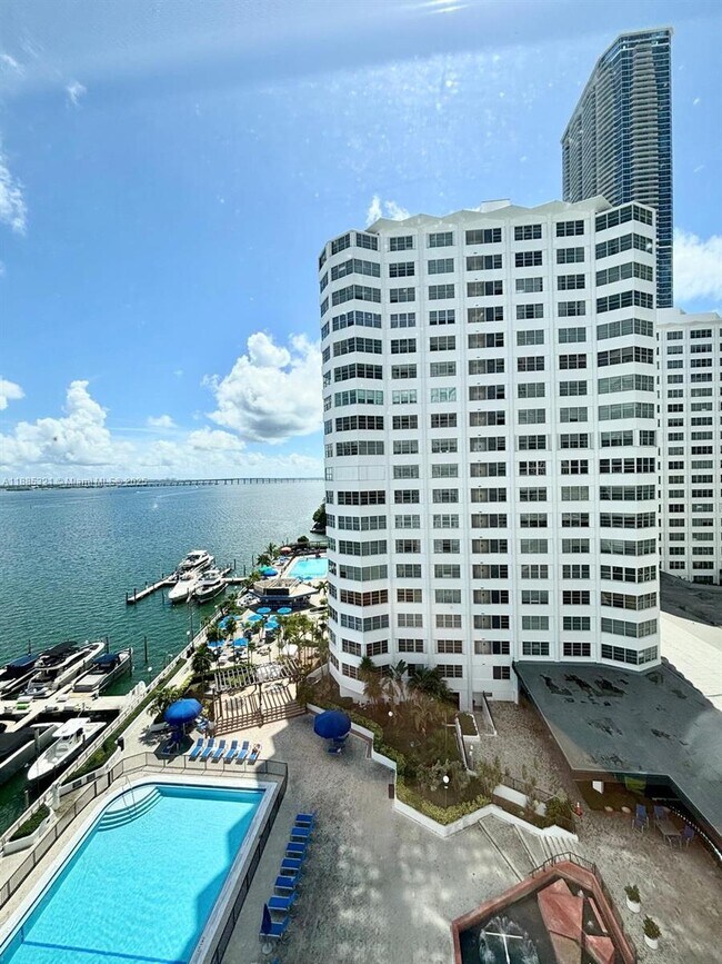 Building Photo - 801 Brickell Bay Dr