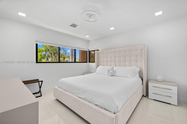 Building Photo - 1117 Adams St