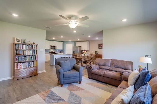 Building Photo - Beautiful 4 bed 2 bath