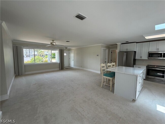 Building Photo - 225 3rd St W