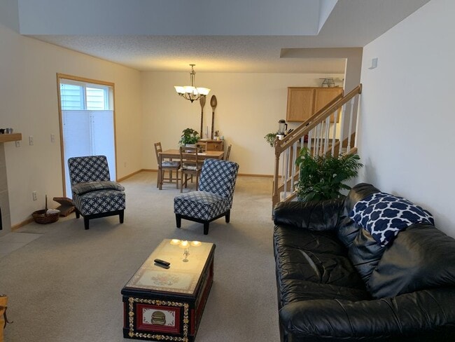 Building Photo - 551 French Ln