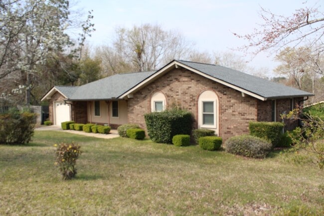 Building Photo - 3 Bedroom 2 Bath W/ Garage Hephzibah!