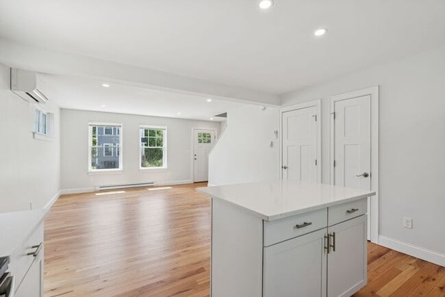 Building Photo - 3 Thomas Dr