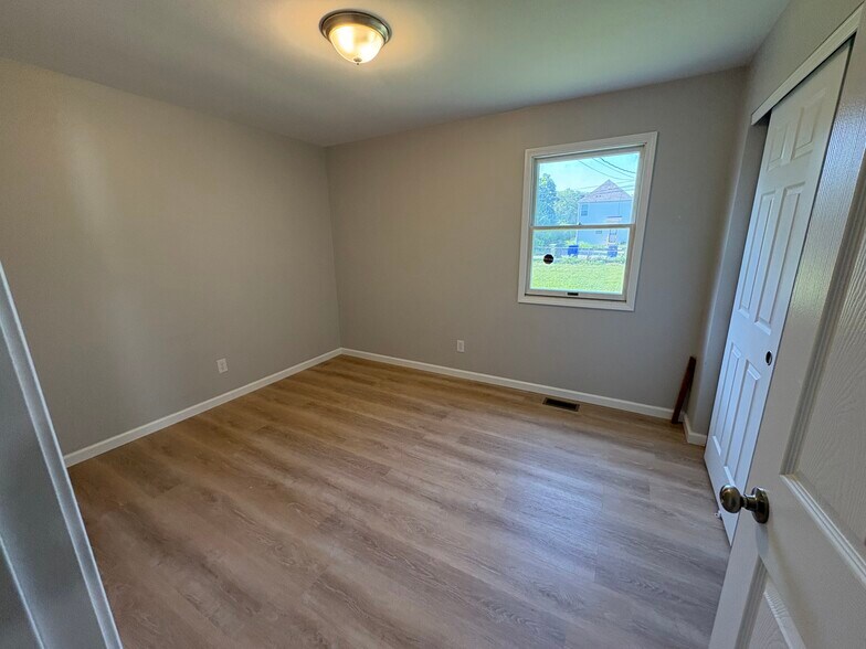 Building Photo - 663 Gibbard Ave