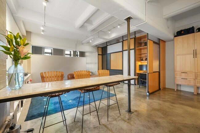 Building Photo - 42 Chauncy St