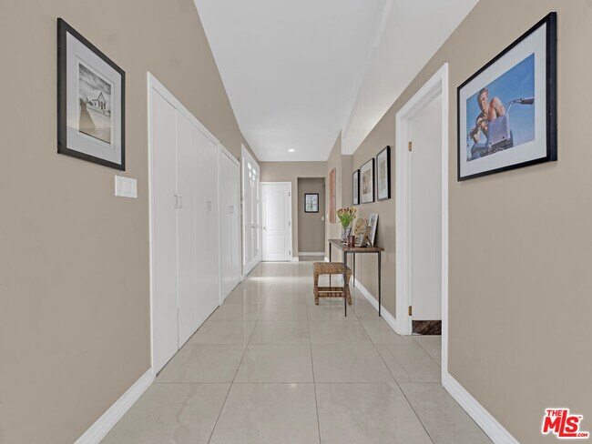 Building Photo - 3835 Sapphire Dr