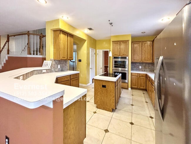 Building Photo - Spacious 5-Bedroom Retreat with Modern Com...