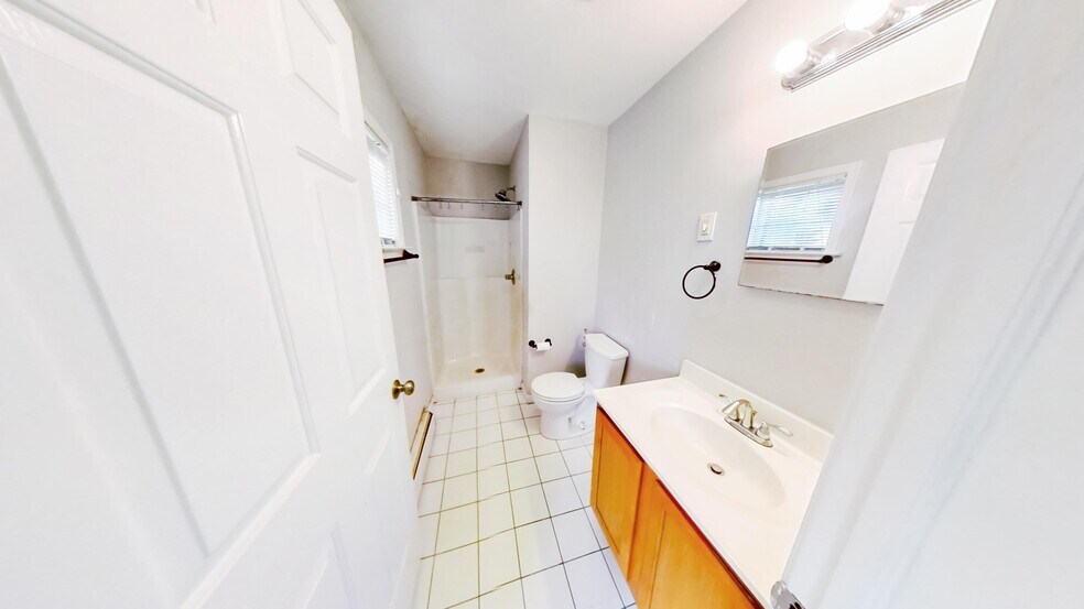 Building Photo - 35 Juniper St