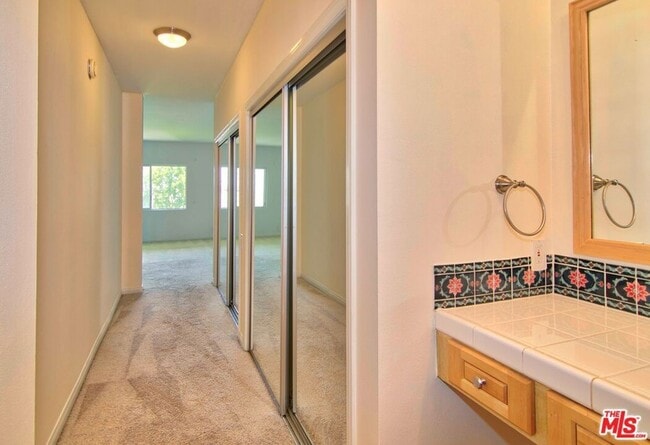 Building Photo - 521 Montana Ave