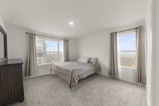 Building Photo - 1561 Sequoia Wy