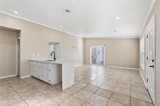 Building Photo - 9420 Kerrville St