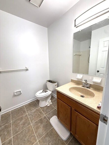 Building Photo - 691 Biltmore Dr