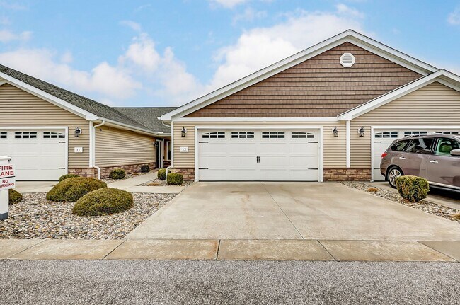 Building Photo - **RENT DISCOUNT SPECIAL** Victory Place Villas - 2 Bedroom, 2 Bathroom - End Unit