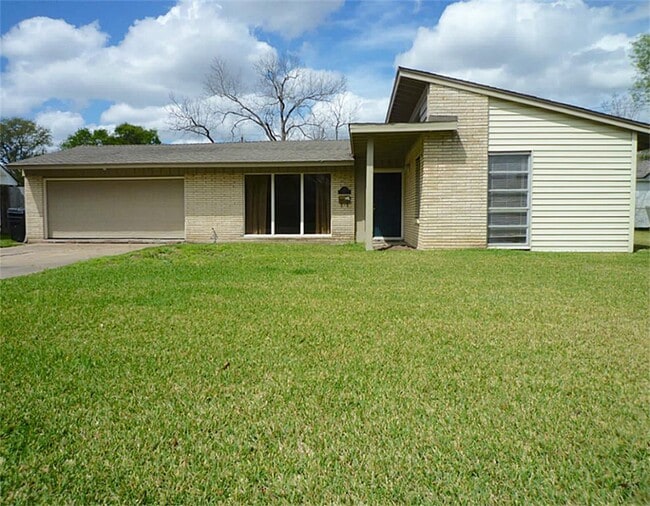 Primary Photo - 4810 Redstart St