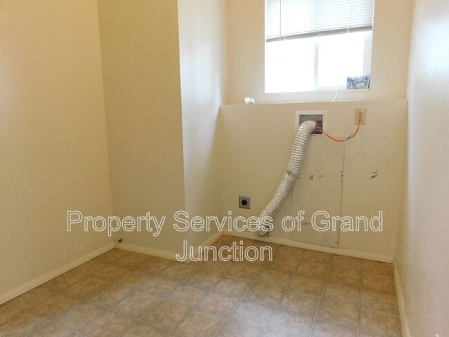 Building Photo - 1278-1215 15 Rd