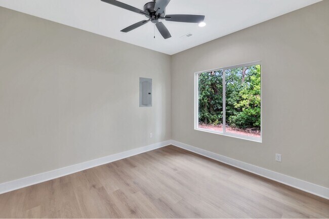 Building Photo - 357 Turnpike Rd