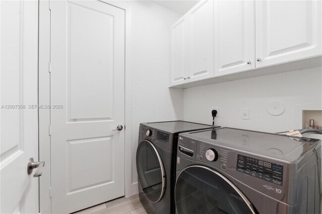 Building Photo - 13012 Riverwalk Cir N