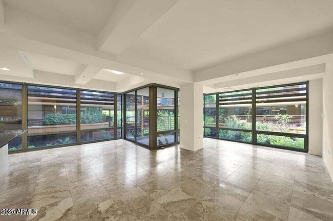 Building Photo - 7121 E Rancho Vista Dr