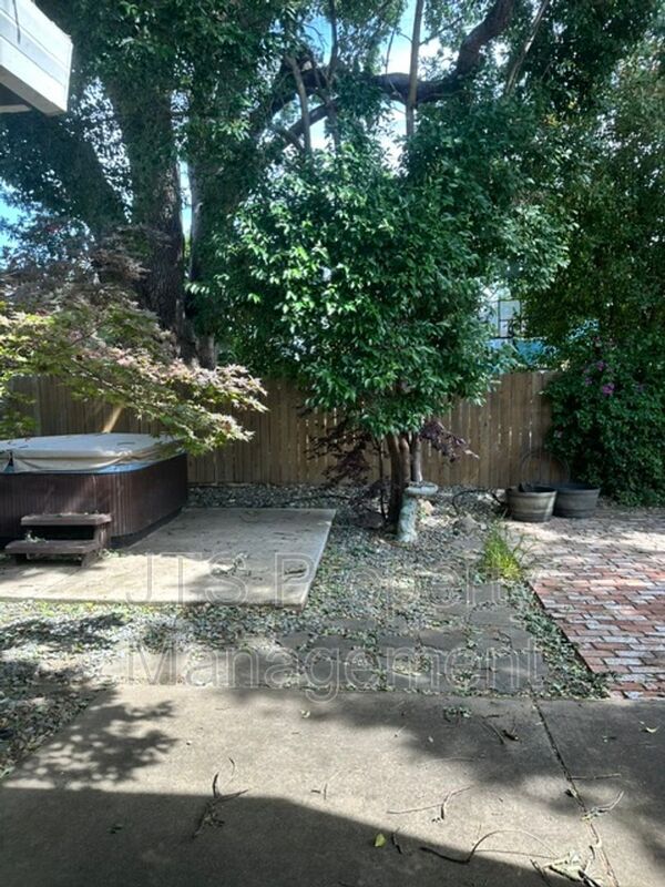 Building Photo - 9349 Newington Way