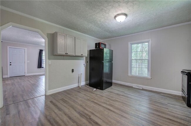 Building Photo - 2014 Maple Ave SW