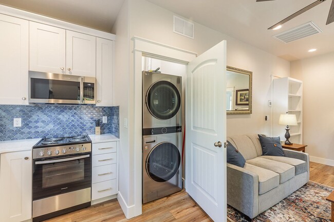 Building Photo - Charming Fully Furnished 1 Bedroom, 1 Bath...