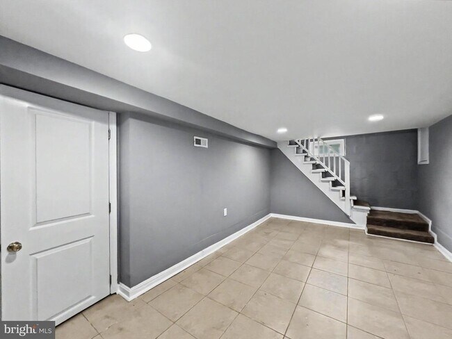 Building Photo - 5900 Hamilton Ave