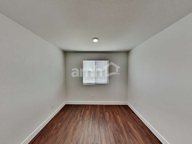 Building Photo - 10465 Beavertail Hill Ave