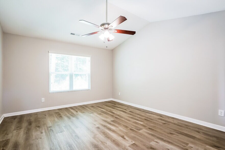 Building Photo - 9 Badger Pass Dr