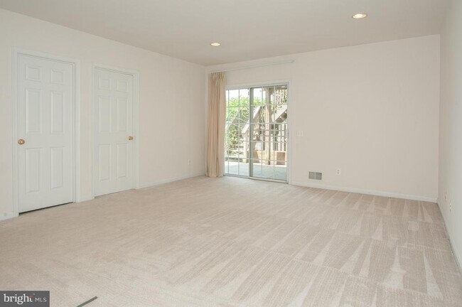 Building Photo - 6862 Alicia Ct