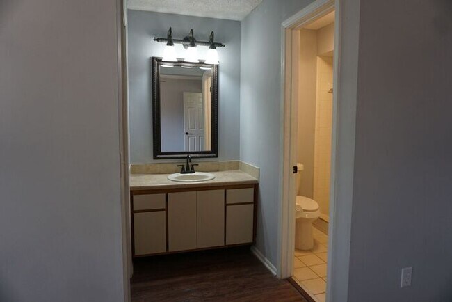 Building Photo - Single Story 2 bedroom 2 bathroom Townhome with Garage in Mandarin