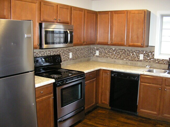 Building Photo - 1521 Normalview Dr