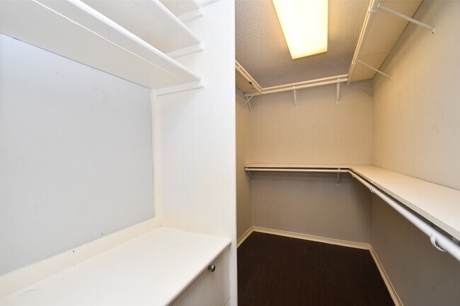 Building Photo - 700 Thicket Ln