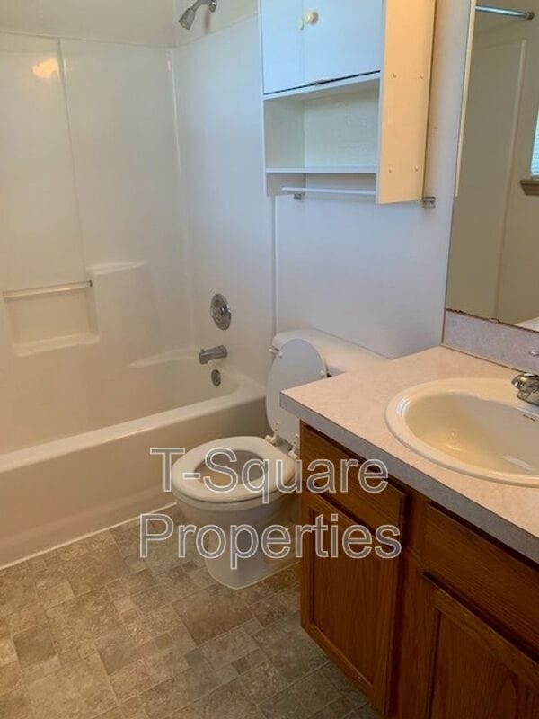 Building Photo - 15815 Admiralty Way
