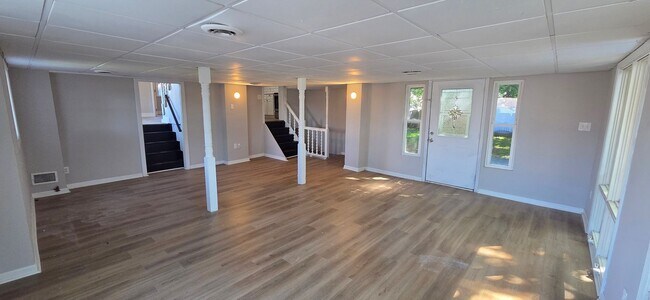 Building Photo - 1019 Green Ln