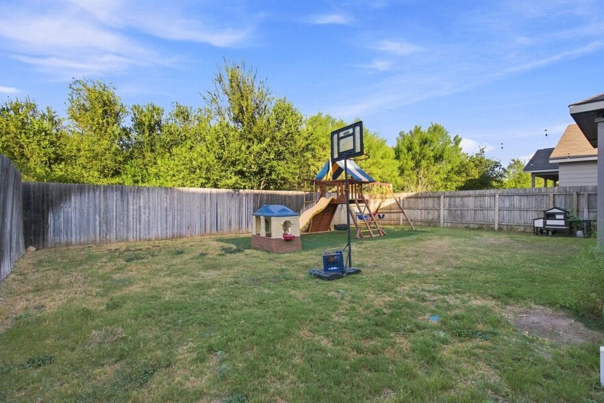 Building Photo - 2026 Oedipus Dr