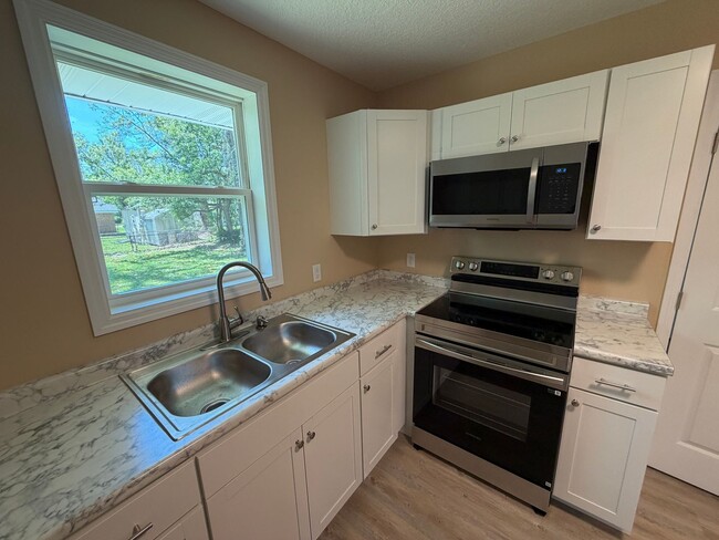 Building Photo - 2640 Canary Dr