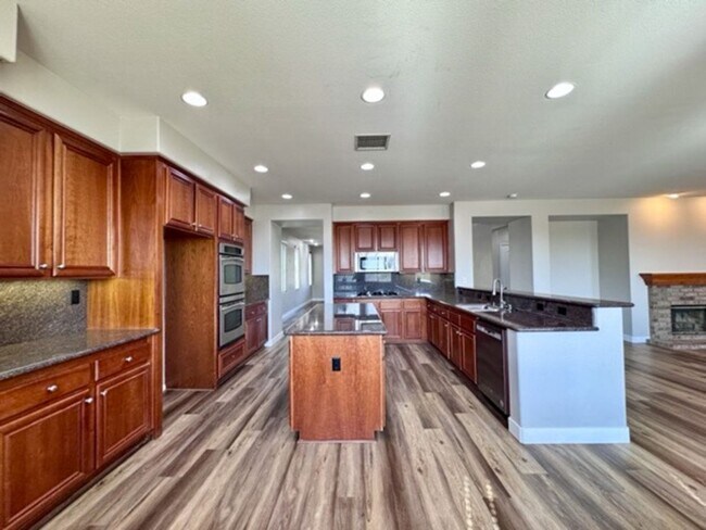 Building Photo - Oversized 5 bedroom Copper Canyon Murrieta...