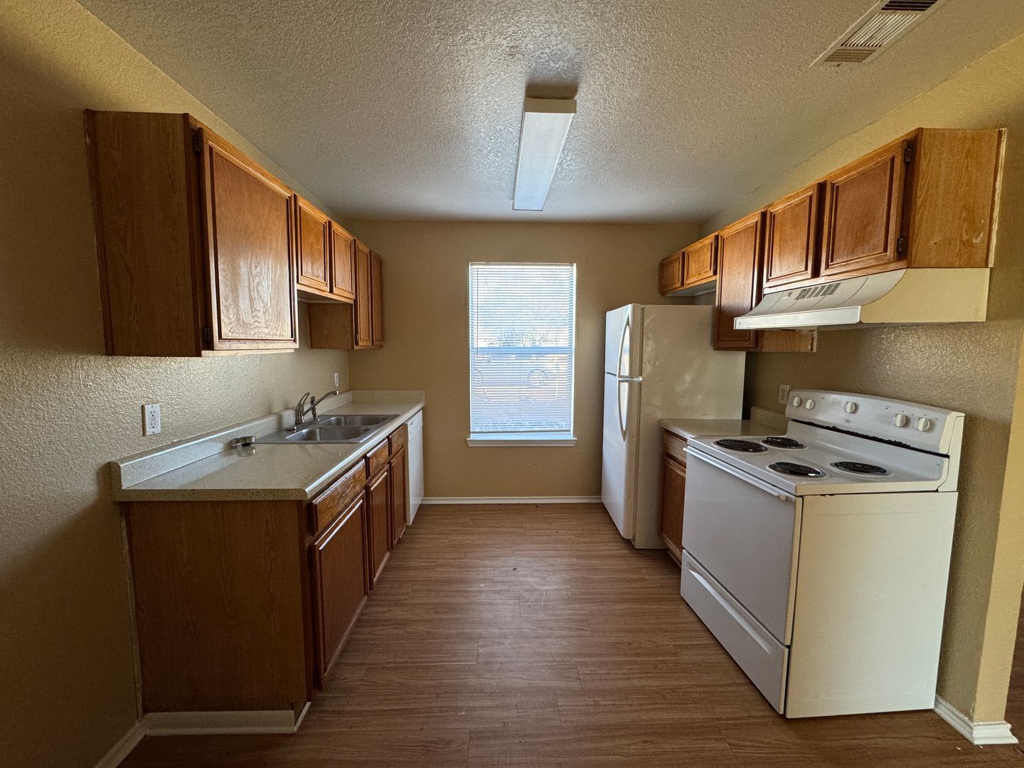 Building Photo - 1709 Cedarhill Dr