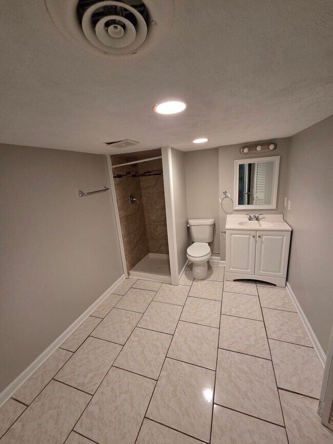 Building Photo - Millard 4 bed 2.5 bath, 2 car garage, fenced backyard, spacious house